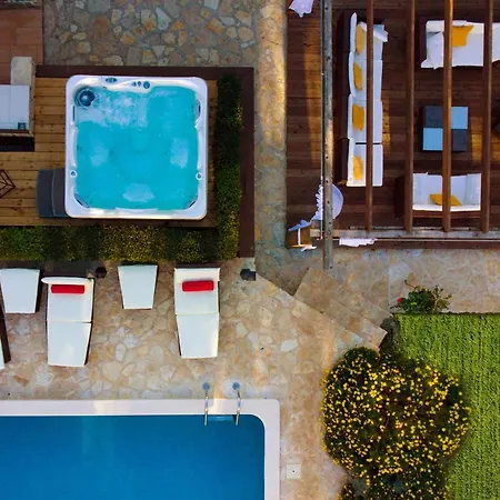 Maha - Pool And Jacuzzi, Included Breakfast Apartment