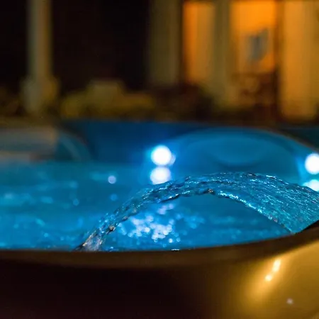 Maha - Pool And Jacuzzi, Included Breakfast Apartment