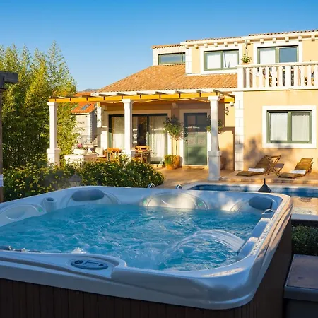 Maha - Pool And Jacuzzi, Included Breakfast *