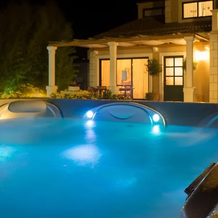Maha - Pool And Jacuzzi, Included Breakfast Apartment *