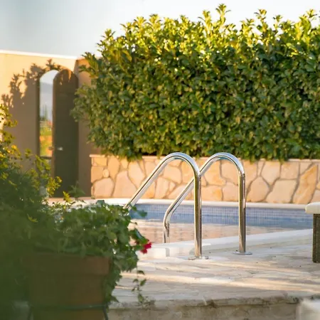 Maha - Pool And Jacuzzi, Included Breakfast Apartment