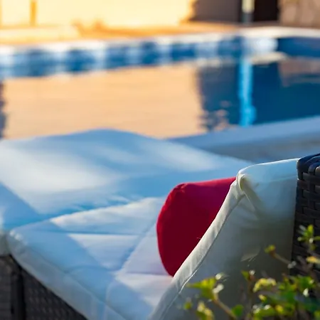 Maha - Pool And Jacuzzi, Included Breakfast