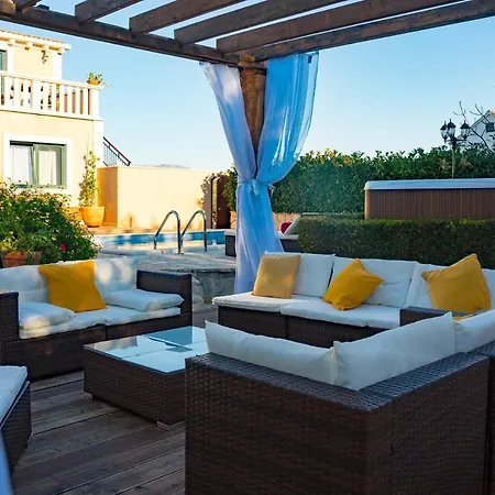 Maha - Pool And Jacuzzi, Included Breakfast *