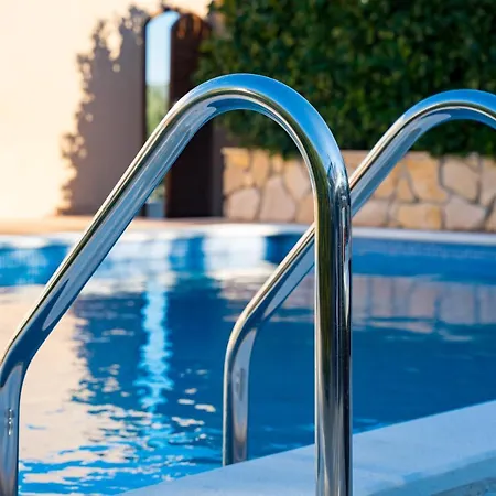Apartment Maha - Pool And Jacuzzi, Included Breakfast *