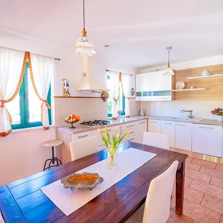 Maha - Pool And Jacuzzi, Included Breakfast Apartment