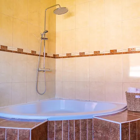 Maha - Pool And Jacuzzi, Included Breakfast Apartment *