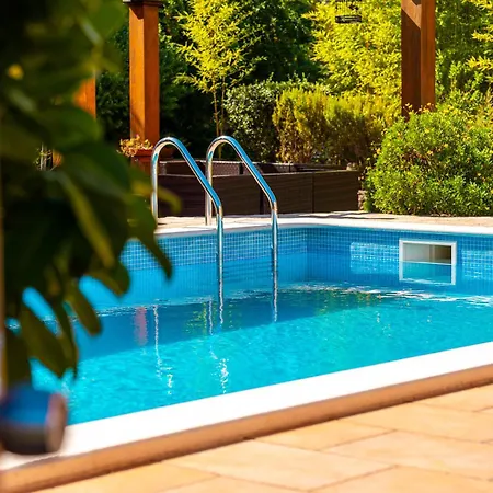 Maha - Pool And Jacuzzi, Included Breakfast