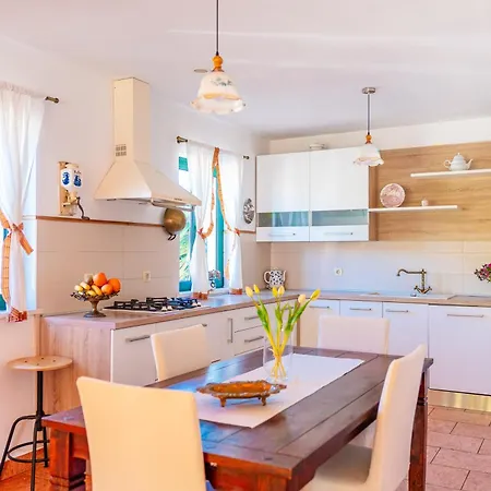 Maha - Pool And Jacuzzi, Included Breakfast Apartment